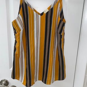 CLOSET CLEAN-OUT! Casual top-Excellent condition!